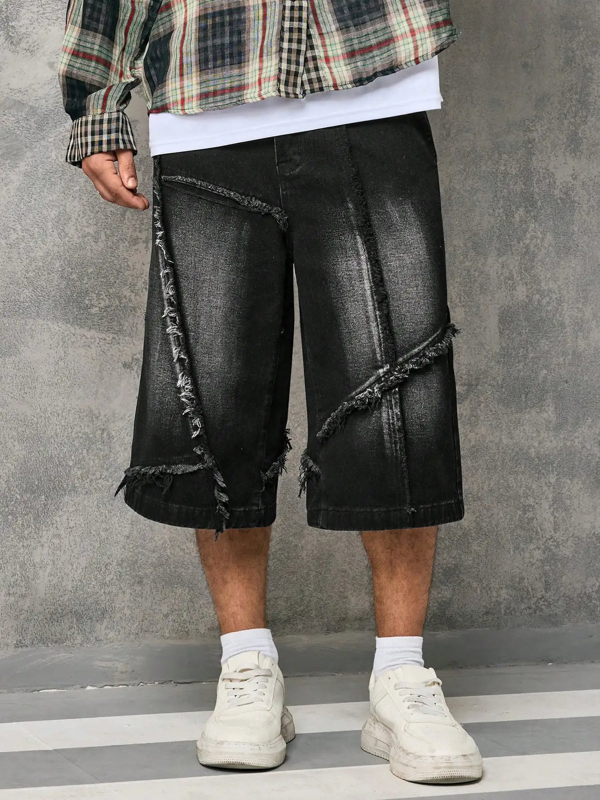 Men Short "Vintage Distressed Denim Three-Quarter Capri"