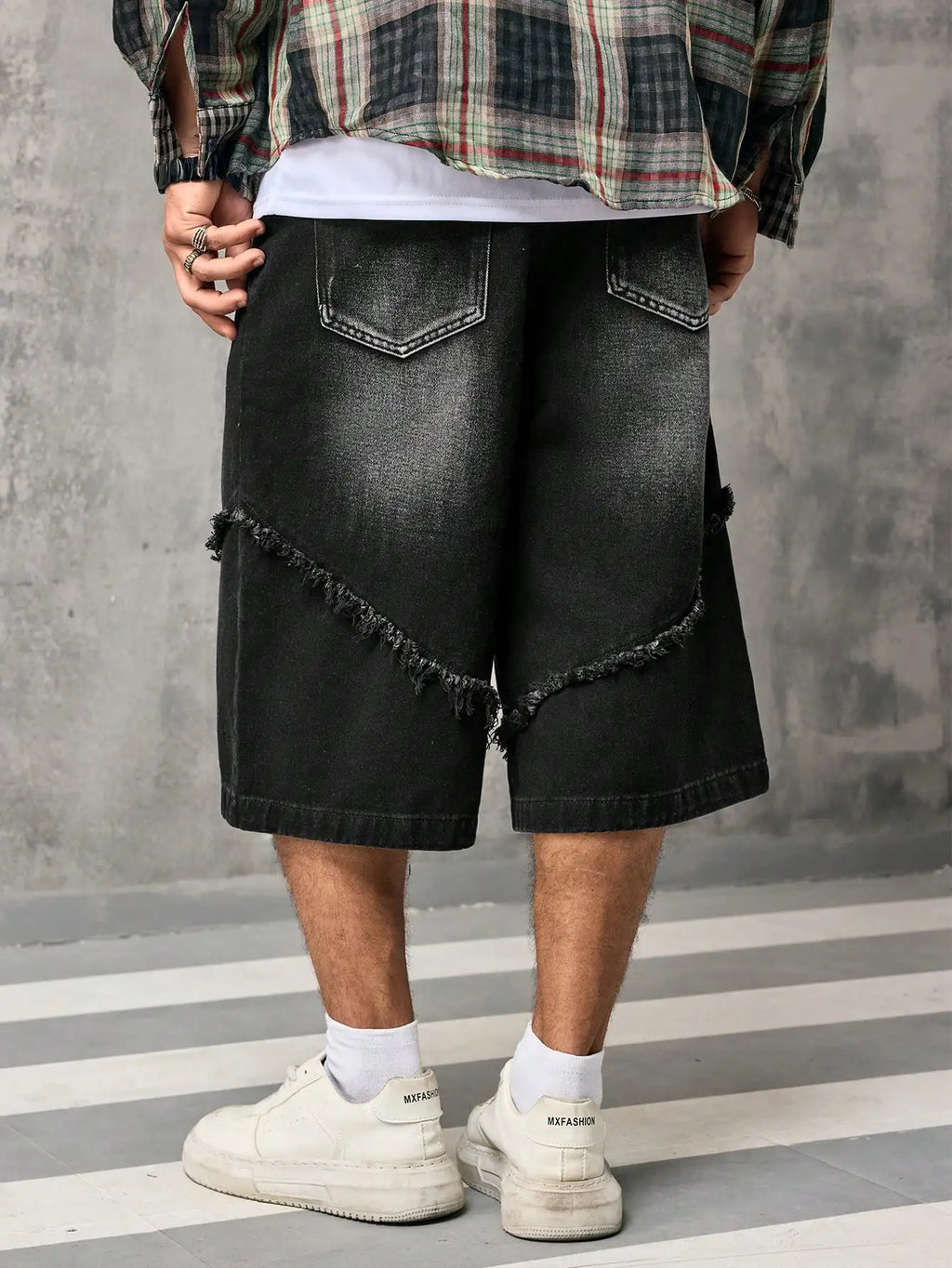 Men Short "Vintage Distressed Denim Three-Quarter Capri"