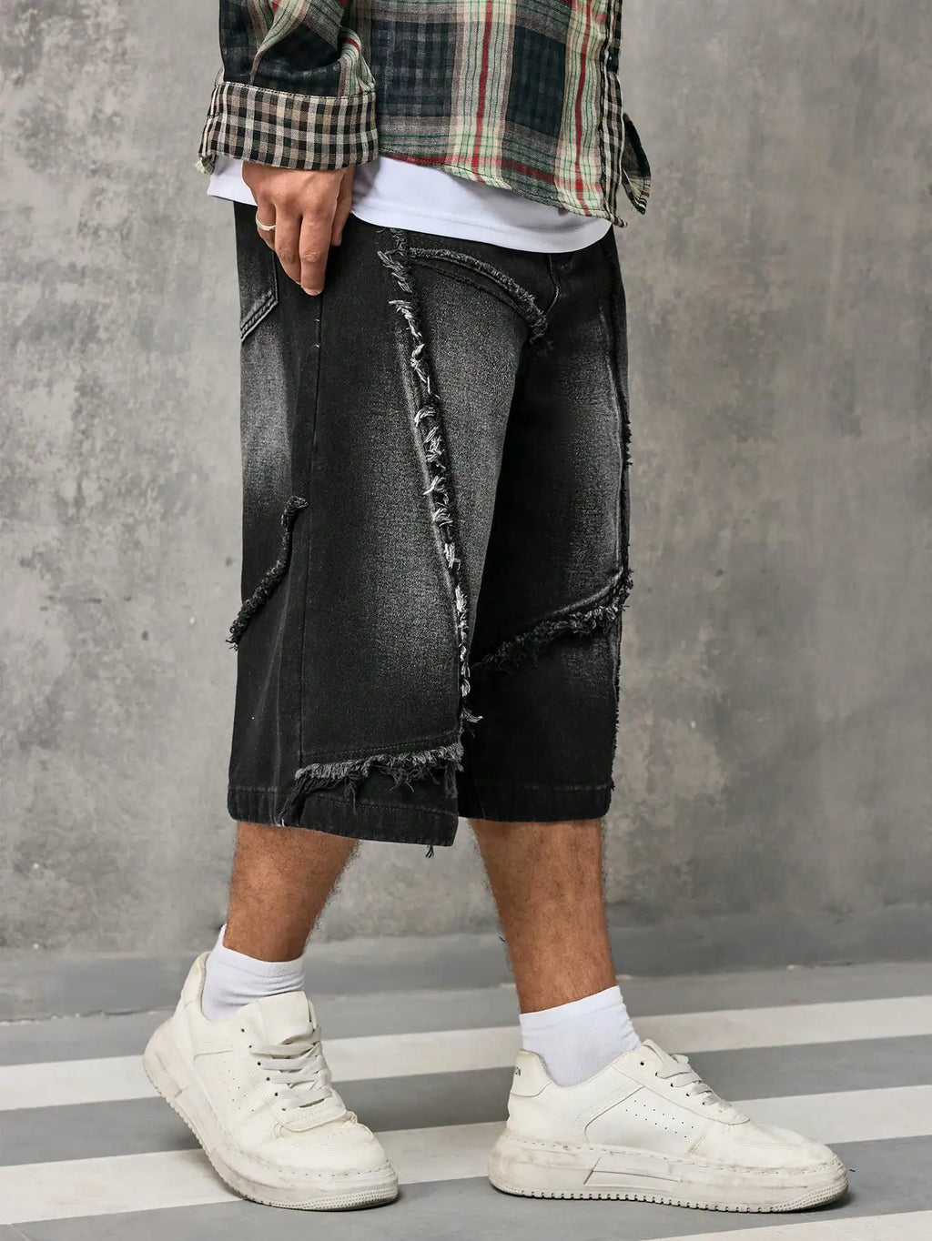 Men Short "Vintage Distressed Denim Three-Quarter Capri"