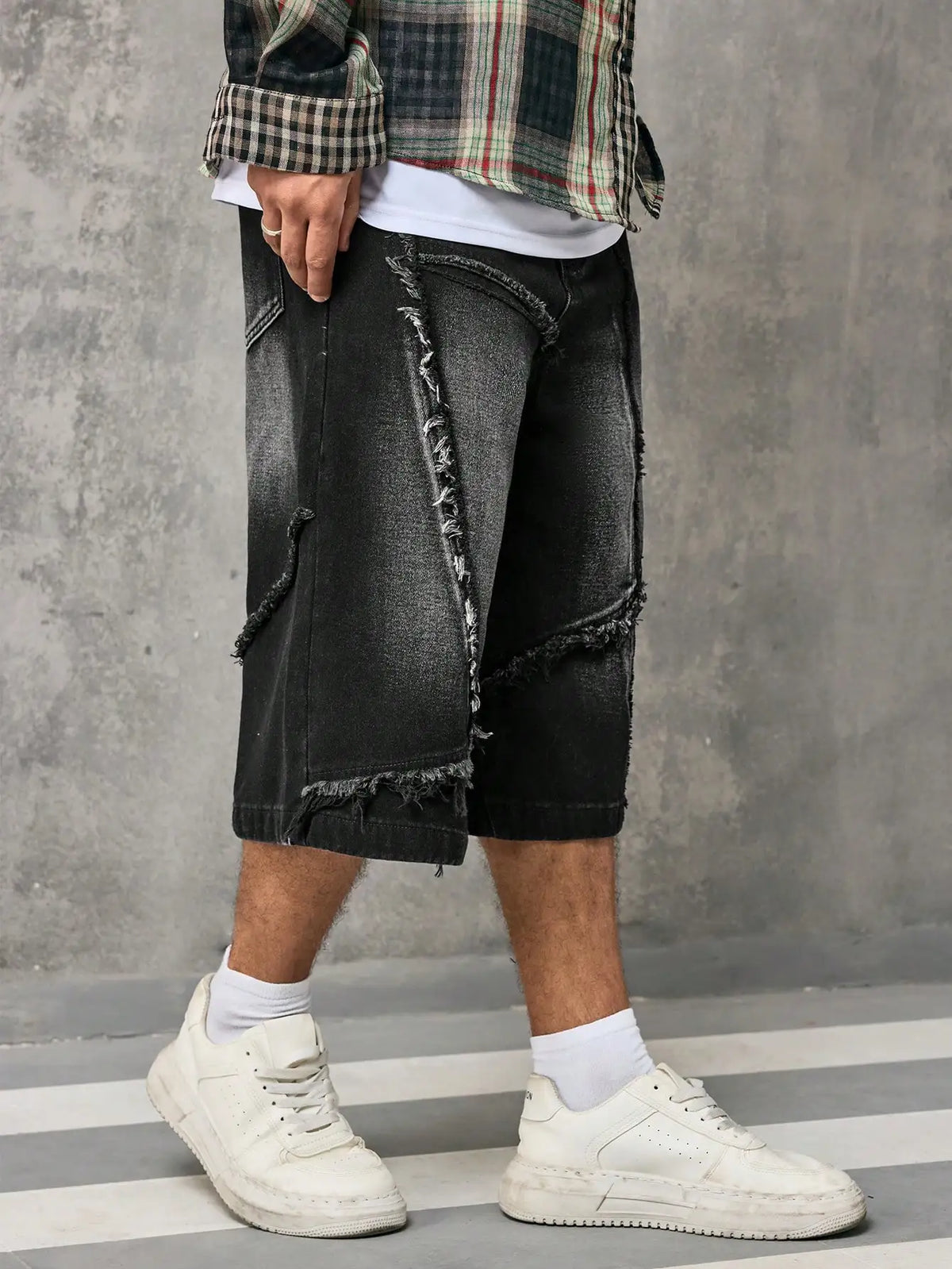 Men Short "Vintage Distressed Denim Three-Quarter Capri"