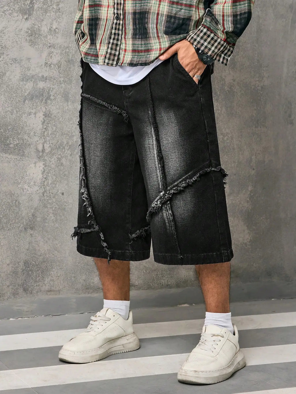 Men Short "Vintage Distressed Denim Three-Quarter Capri"